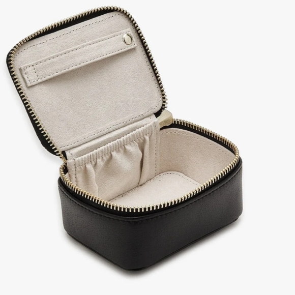 🎉HP🎉 Pura Vida Faux Leather Jewelry Case - Picture 3 of 6